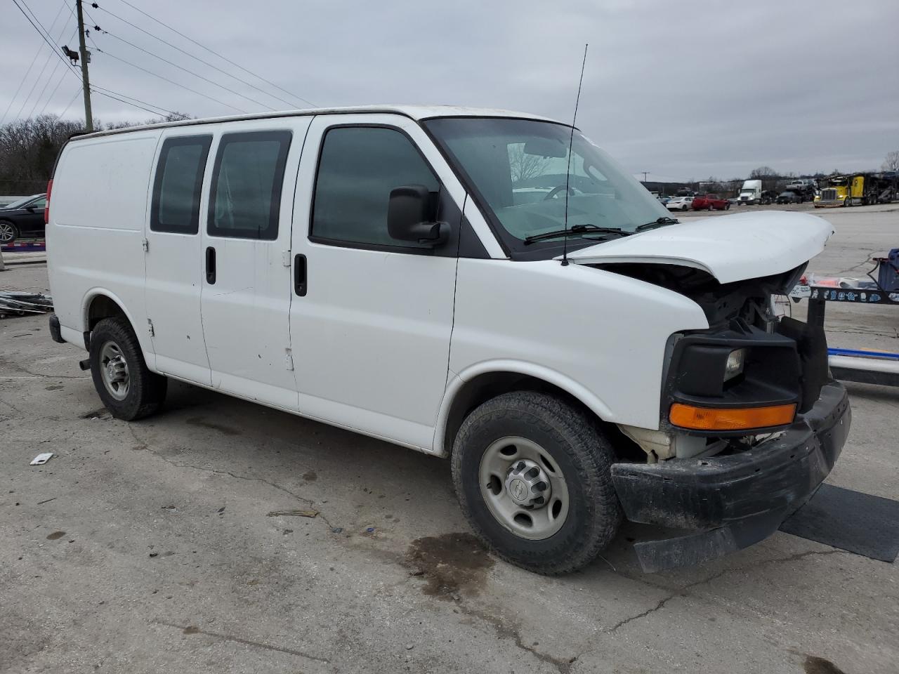 Photo 3 VIN: 1GCWGAFG9H1118537 - CHEVROLET EXPRESS 