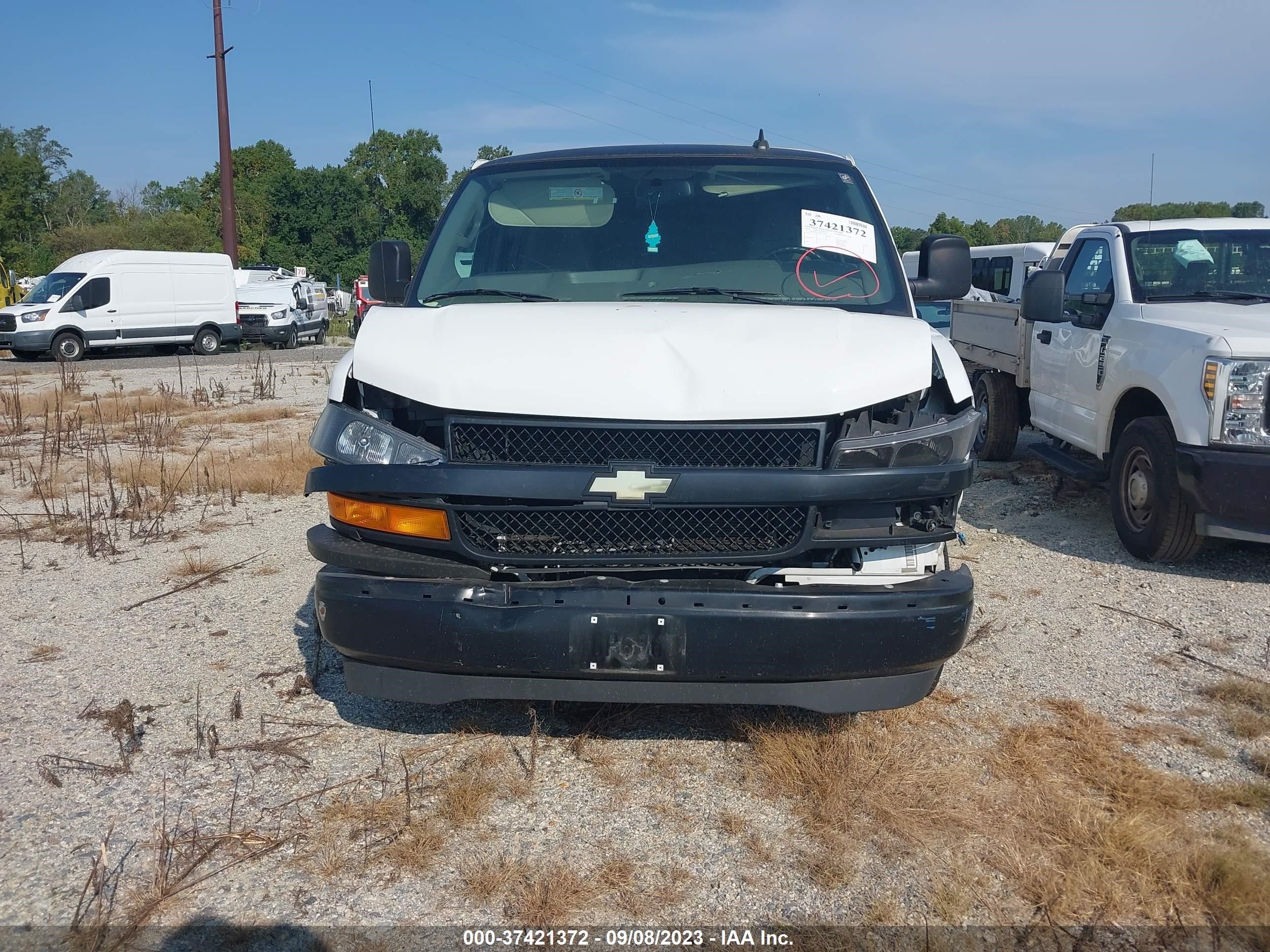 Photo 11 VIN: 1GCWGAFG9J1337858 - CHEVROLET EXPRESS 