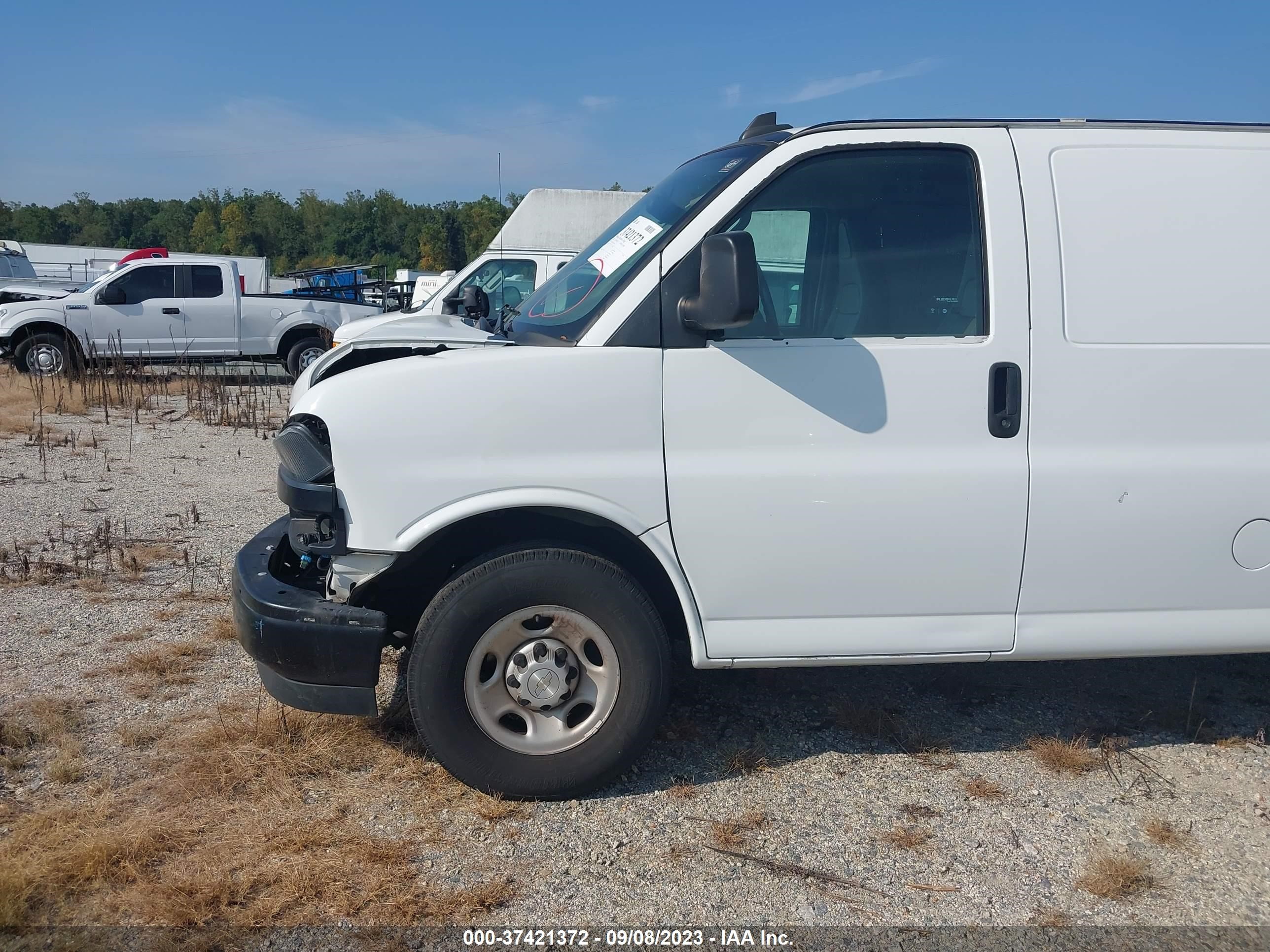 Photo 13 VIN: 1GCWGAFG9J1337858 - CHEVROLET EXPRESS 