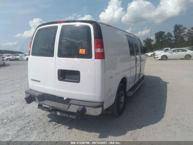 Photo 3 VIN: 1GCWGAFGXJ1904787 - CHEVROLET EXPRESS CARGO VAN 