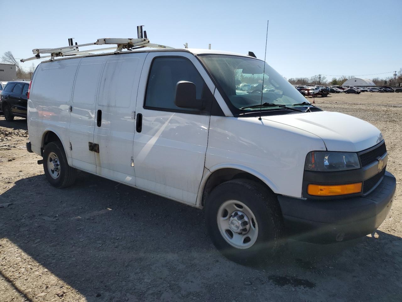 Photo 3 VIN: 1GCWGAFP0J1337747 - CHEVROLET EXPRESS 