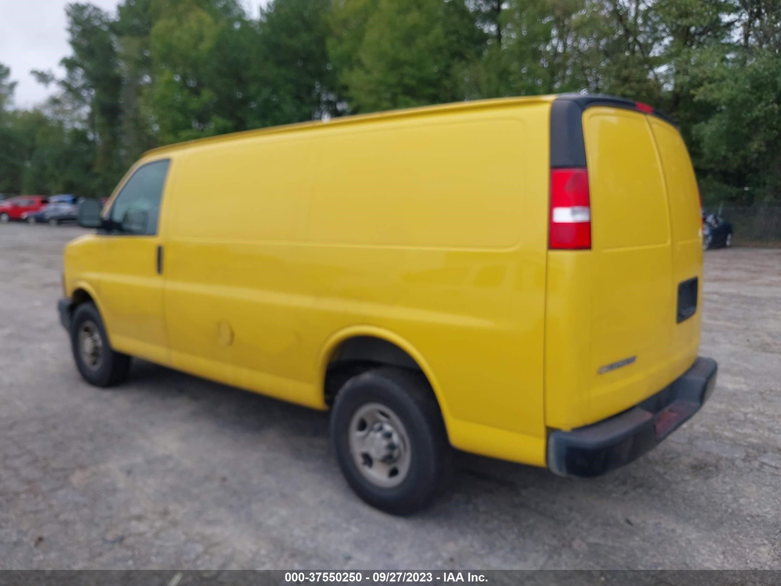 Photo 2 VIN: 1GCWGAFP1K1337757 - CHEVROLET EXPRESS 