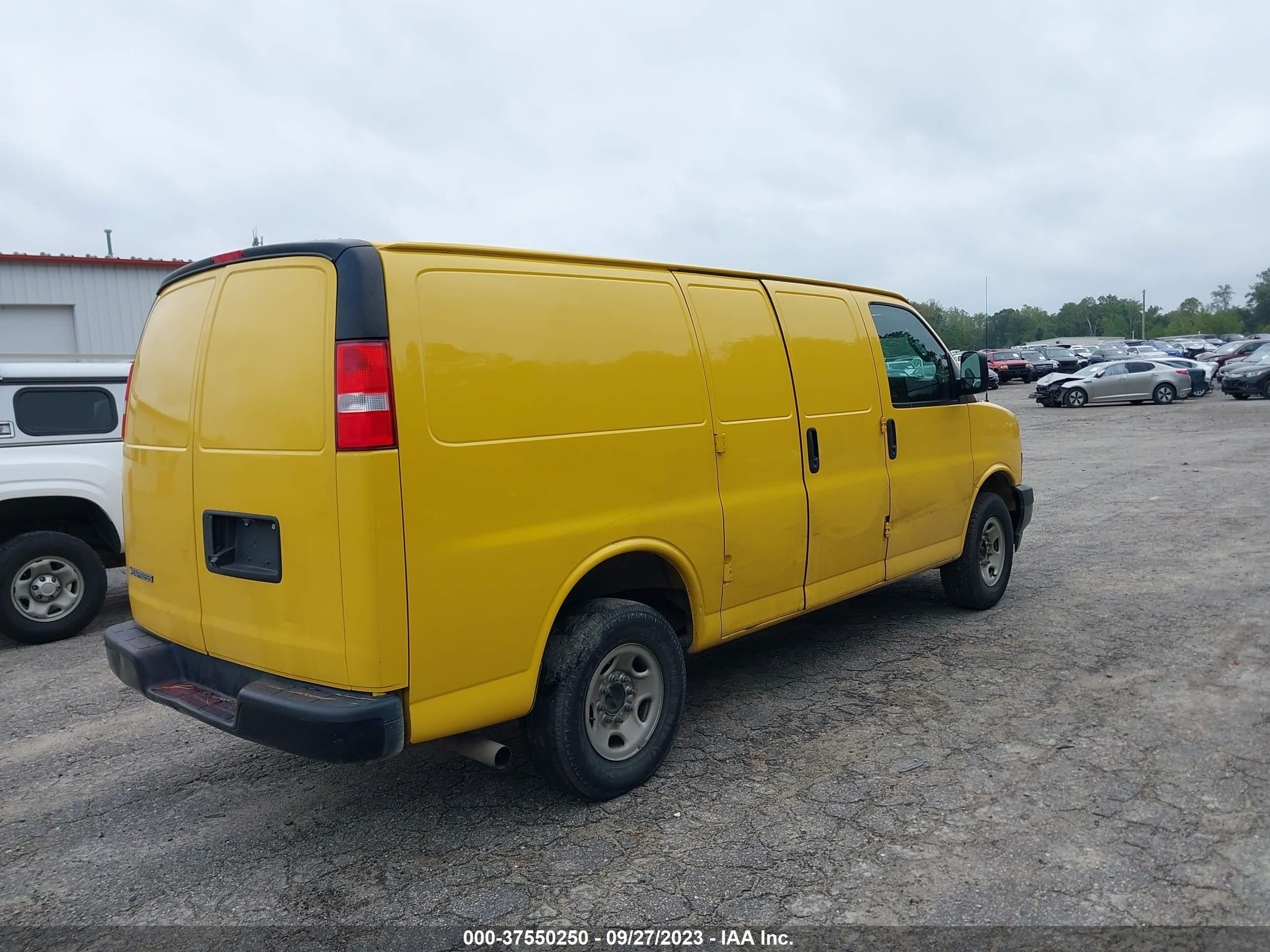 Photo 3 VIN: 1GCWGAFP1K1337757 - CHEVROLET EXPRESS 