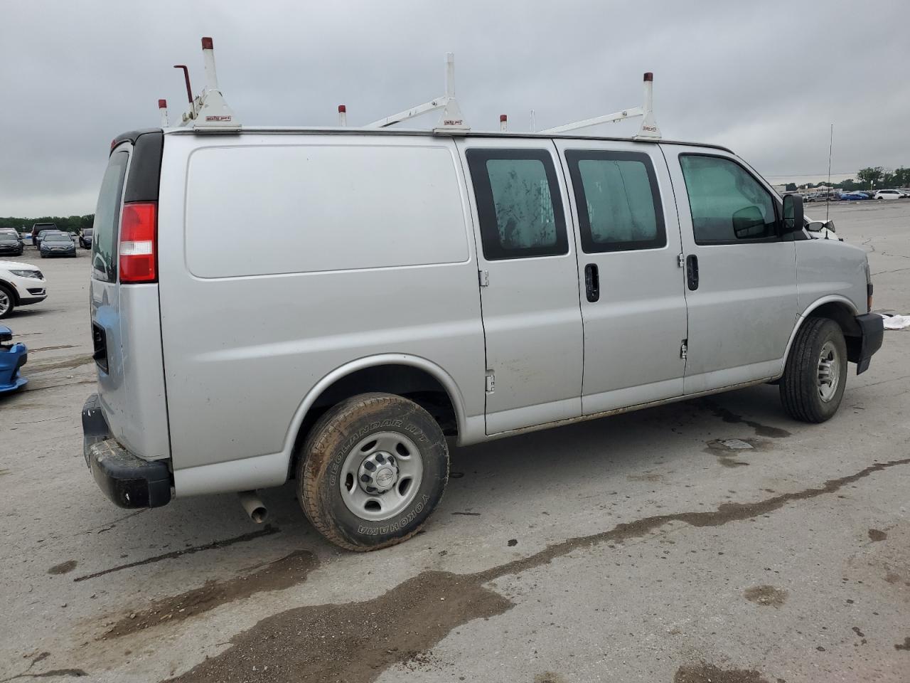 Photo 2 VIN: 1GCWGAFP1L1159253 - CHEVROLET EXPRESS 