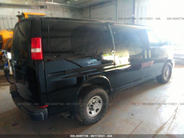 Photo 3 VIN: 1GCWGAFP2J1188662 - CHEVROLET EXPRESS CARGO VAN 