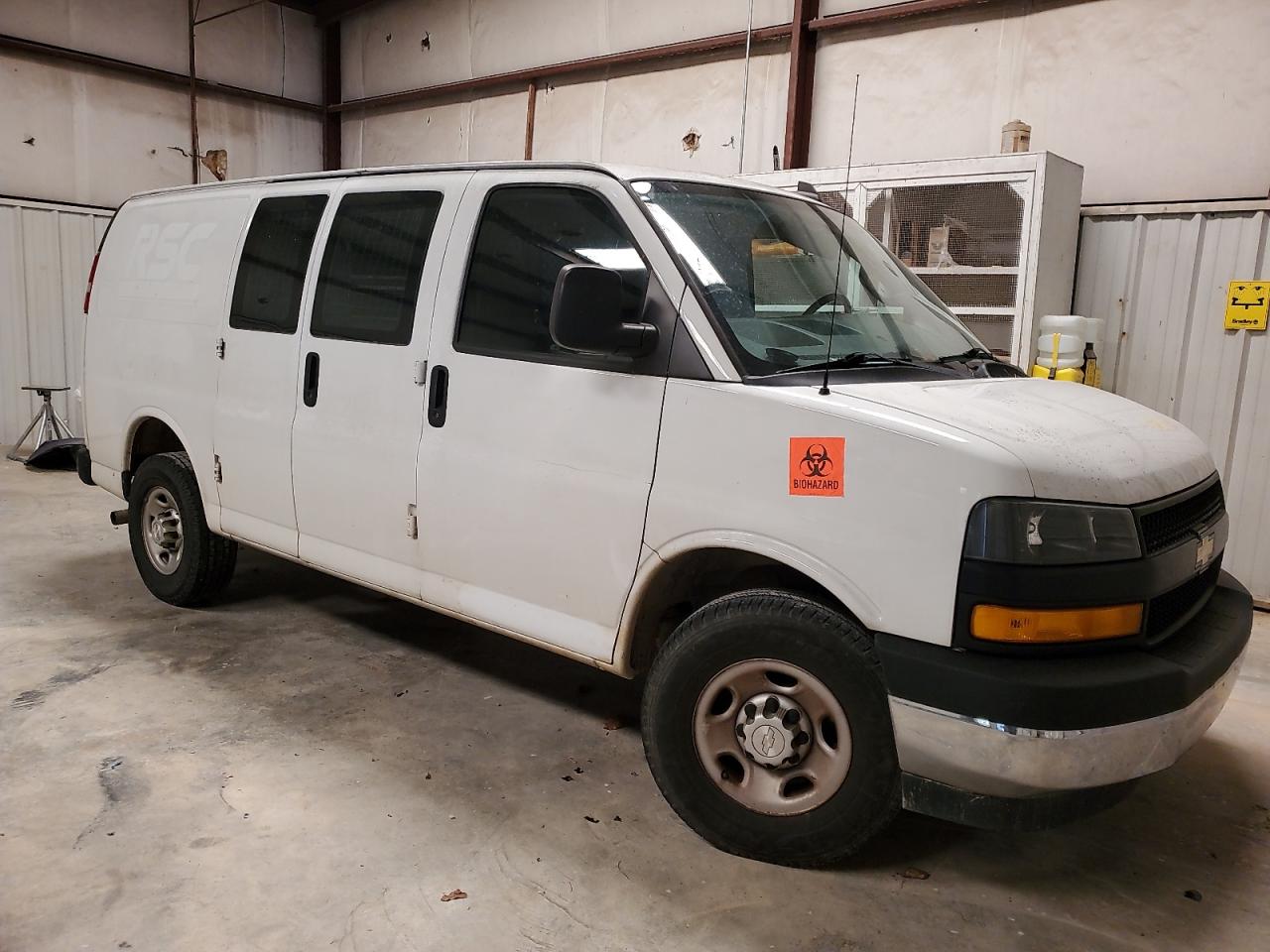 Photo 3 VIN: 1GCWGAFP2J1309223 - CHEVROLET EXPRESS 