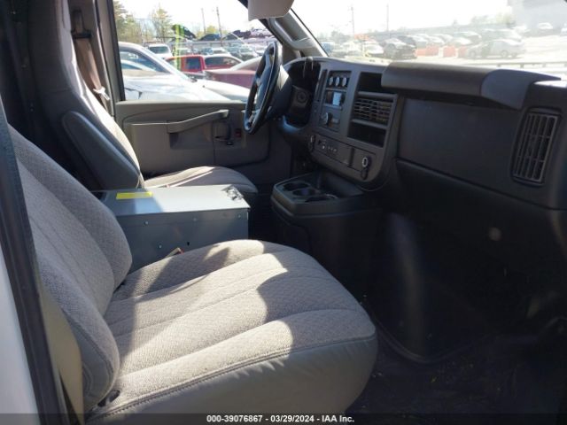 Photo 4 VIN: 1GCWGAFP2J1336129 - CHEVROLET EXPRESS 2500 