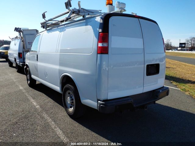 Photo 2 VIN: 1GCWGAFP2K1330977 - CHEVROLET EXPRESS 