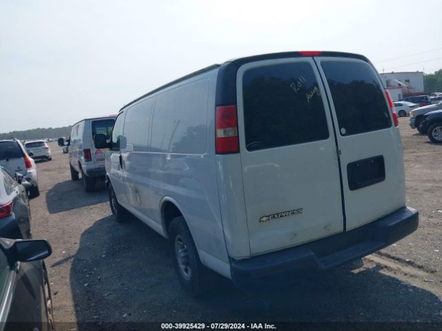 Photo 2 VIN: 1GCWGAFP3J1332929 - CHEVROLET EXPRESS 