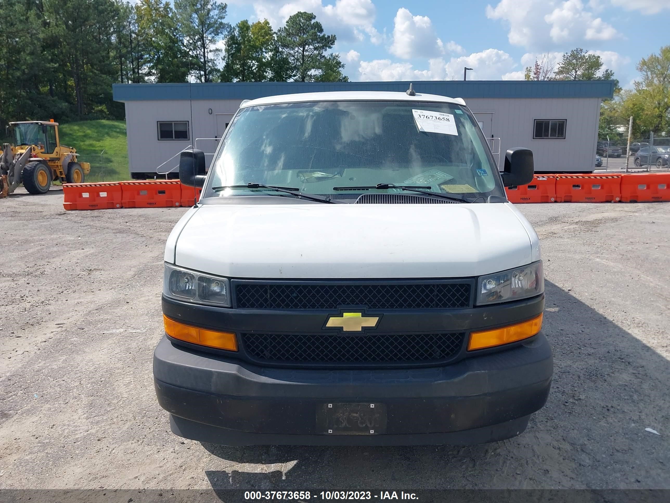 Photo 11 VIN: 1GCWGAFP3K1241449 - CHEVROLET EXPRESS 