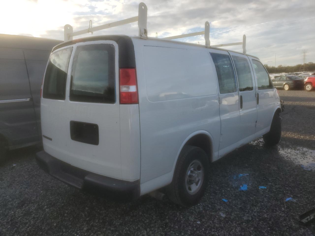 Photo 2 VIN: 1GCWGAFP3M1238540 - CHEVROLET EXPRESS 