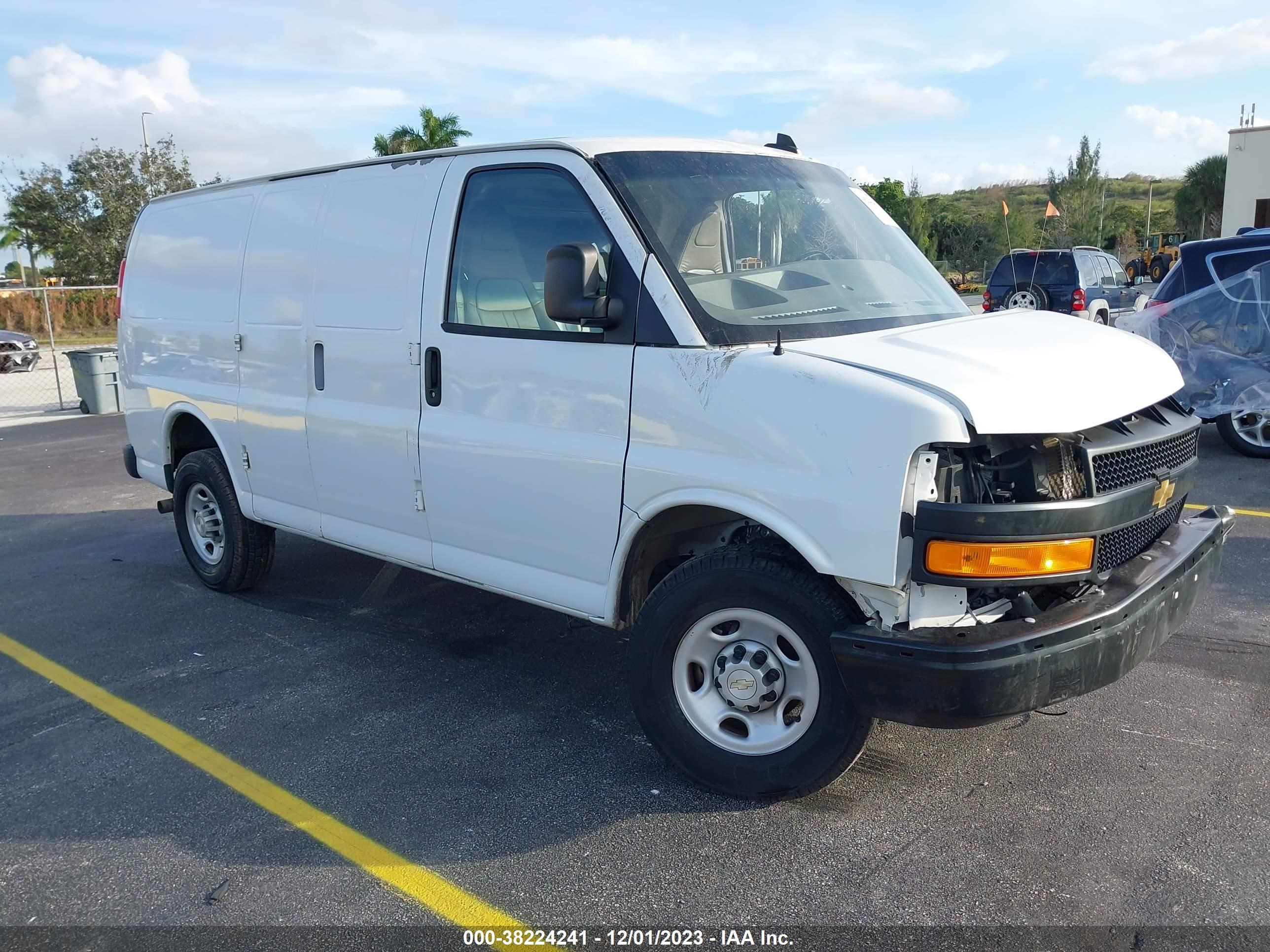 Photo 1 VIN: 1GCWGAFP4M1218751 - CHEVROLET EXPRESS 