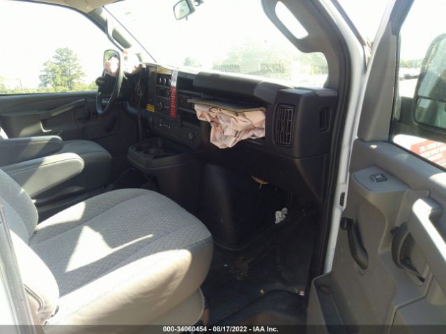 Photo 4 VIN: 1GCWGAFP5J1176358 - CHEVROLET EXPRESS CARGO VAN 