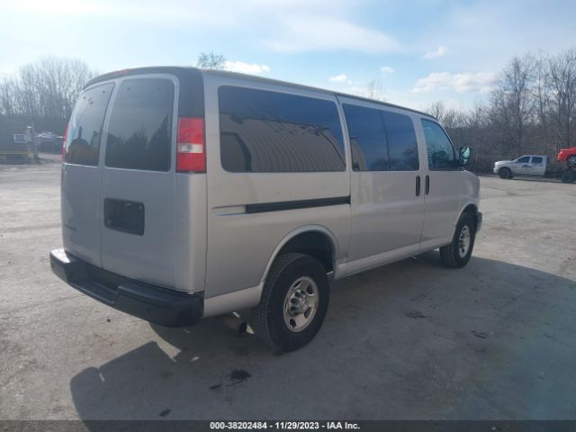 Photo 3 VIN: 1GCWGAFP5J1309040 - CHEVROLET EXPRESS 2500 