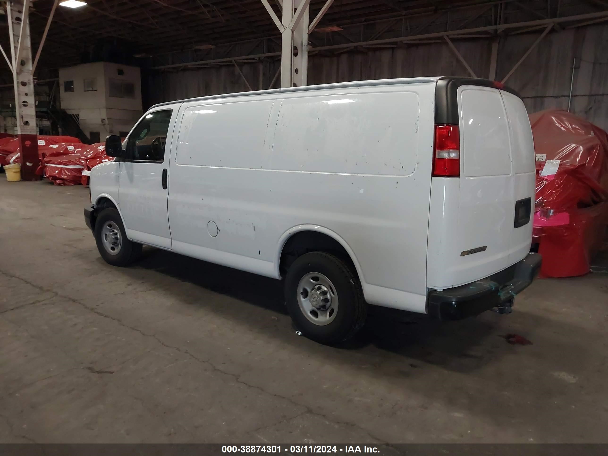 Photo 2 VIN: 1GCWGAFP5L1164388 - CHEVROLET EXPRESS 