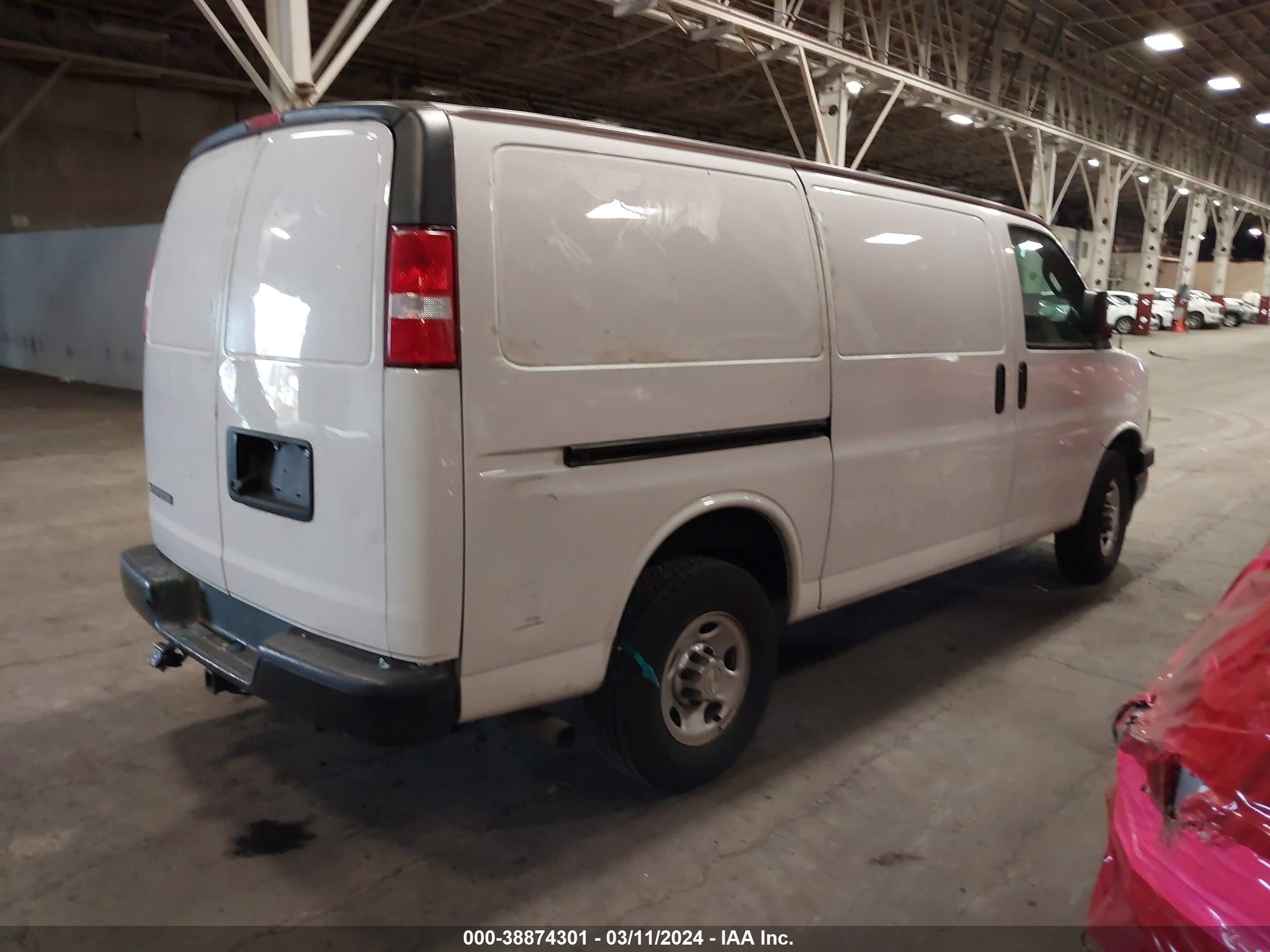 Photo 3 VIN: 1GCWGAFP5L1164388 - CHEVROLET EXPRESS 