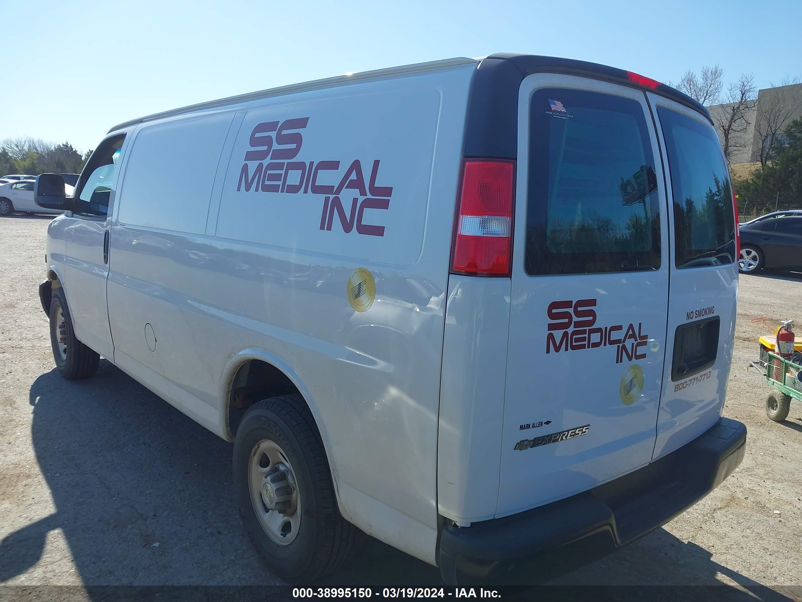 Photo 2 VIN: 1GCWGAFP5M1176915 - CHEVROLET EXPRESS 