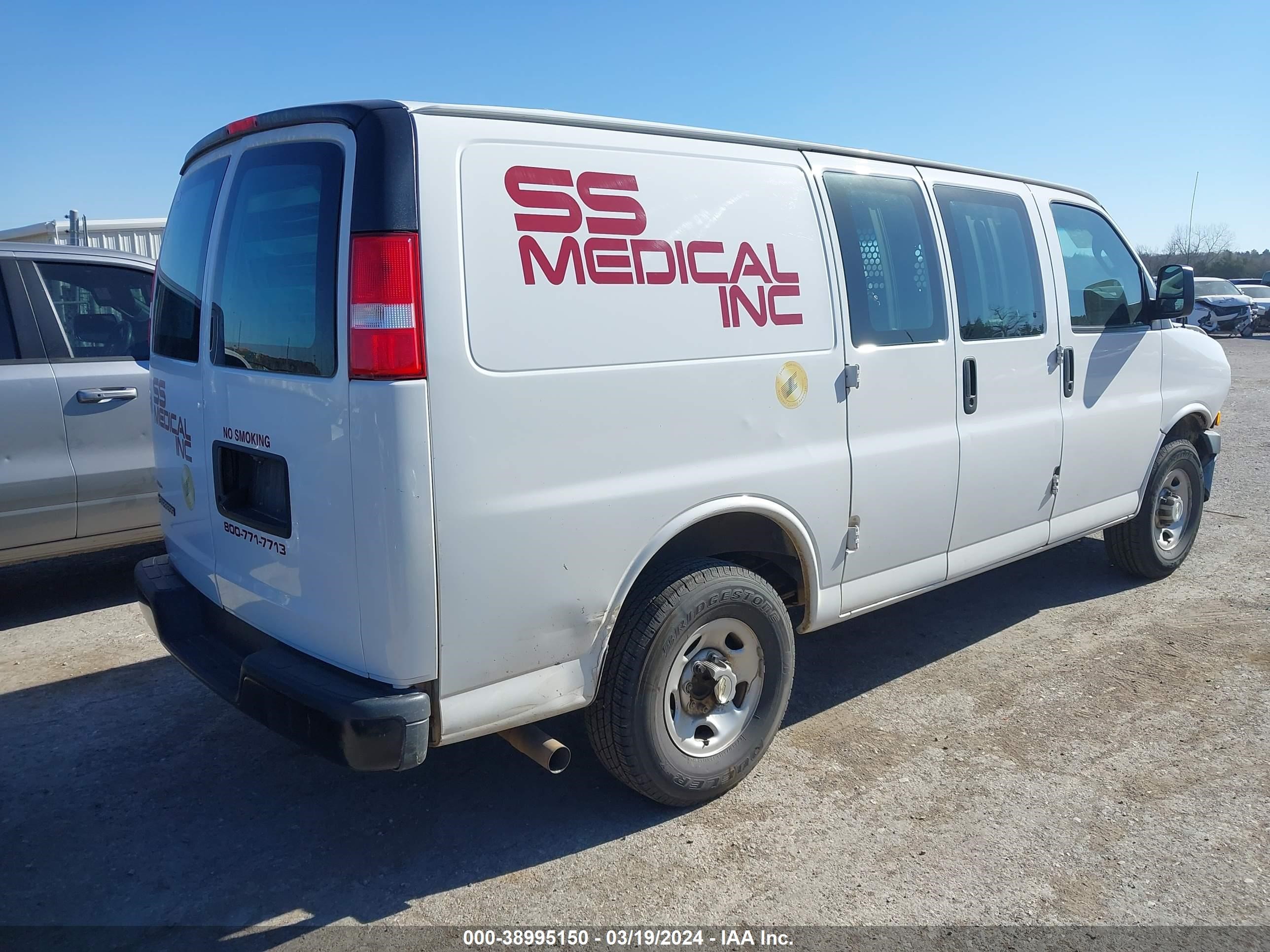 Photo 3 VIN: 1GCWGAFP5M1176915 - CHEVROLET EXPRESS 