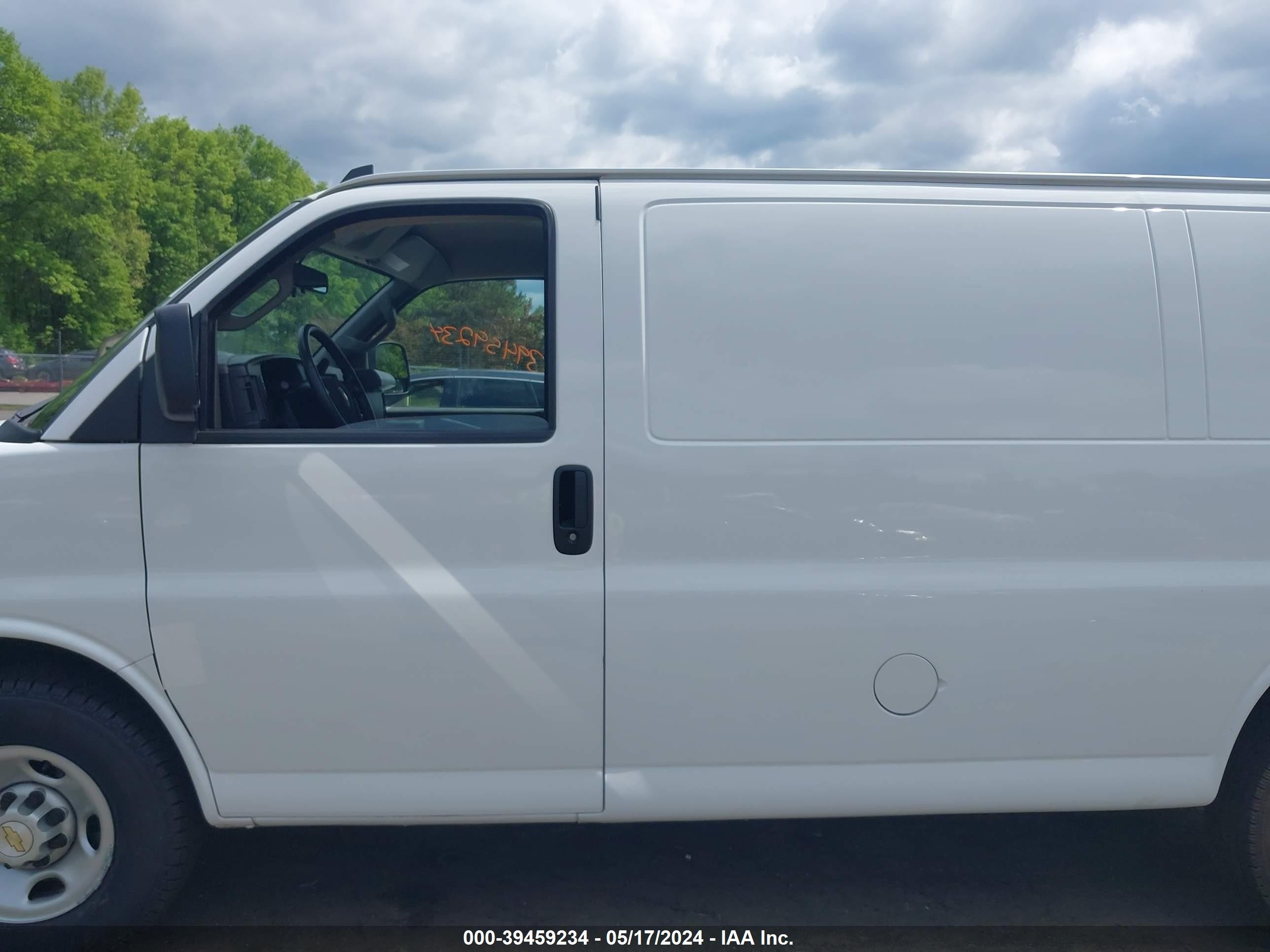 Photo 13 VIN: 1GCWGAFP5P1258261 - CHEVROLET EXPRESS 