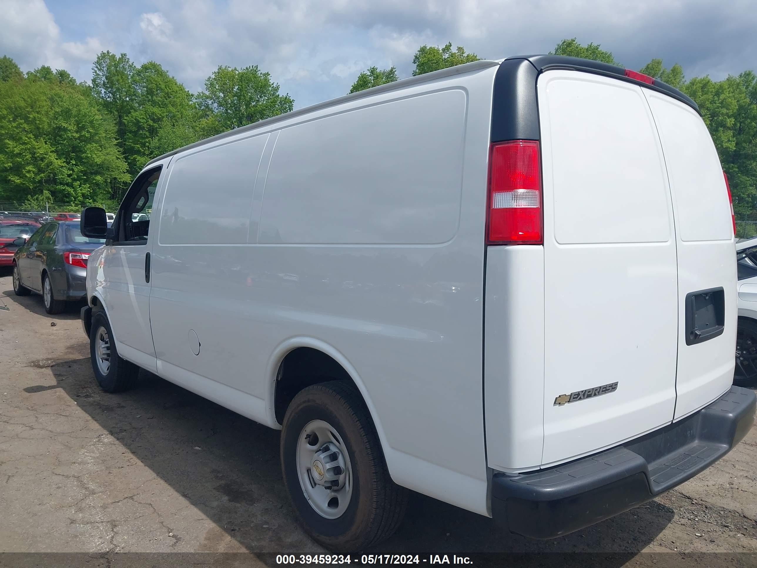 Photo 2 VIN: 1GCWGAFP5P1258261 - CHEVROLET EXPRESS 