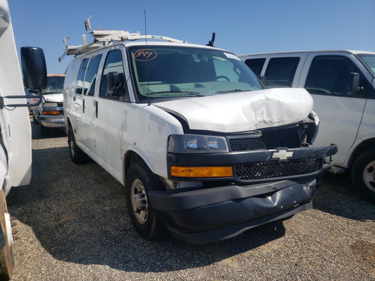 Photo 3 VIN: 1GCWGAFP6J1192682 - CHEVROLET EXPRESS 