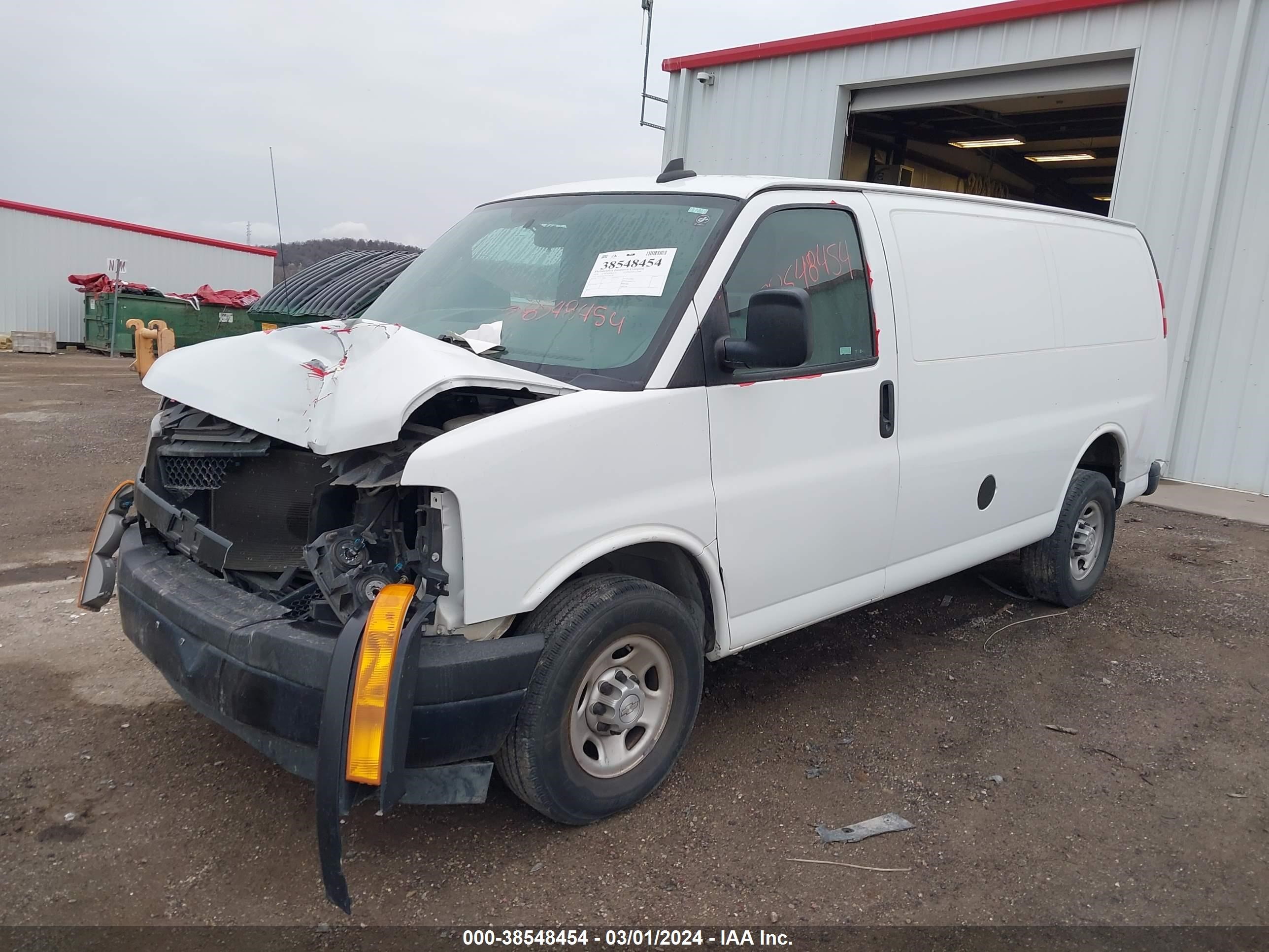 Photo 1 VIN: 1GCWGAFP7J1180198 - CHEVROLET EXPRESS 