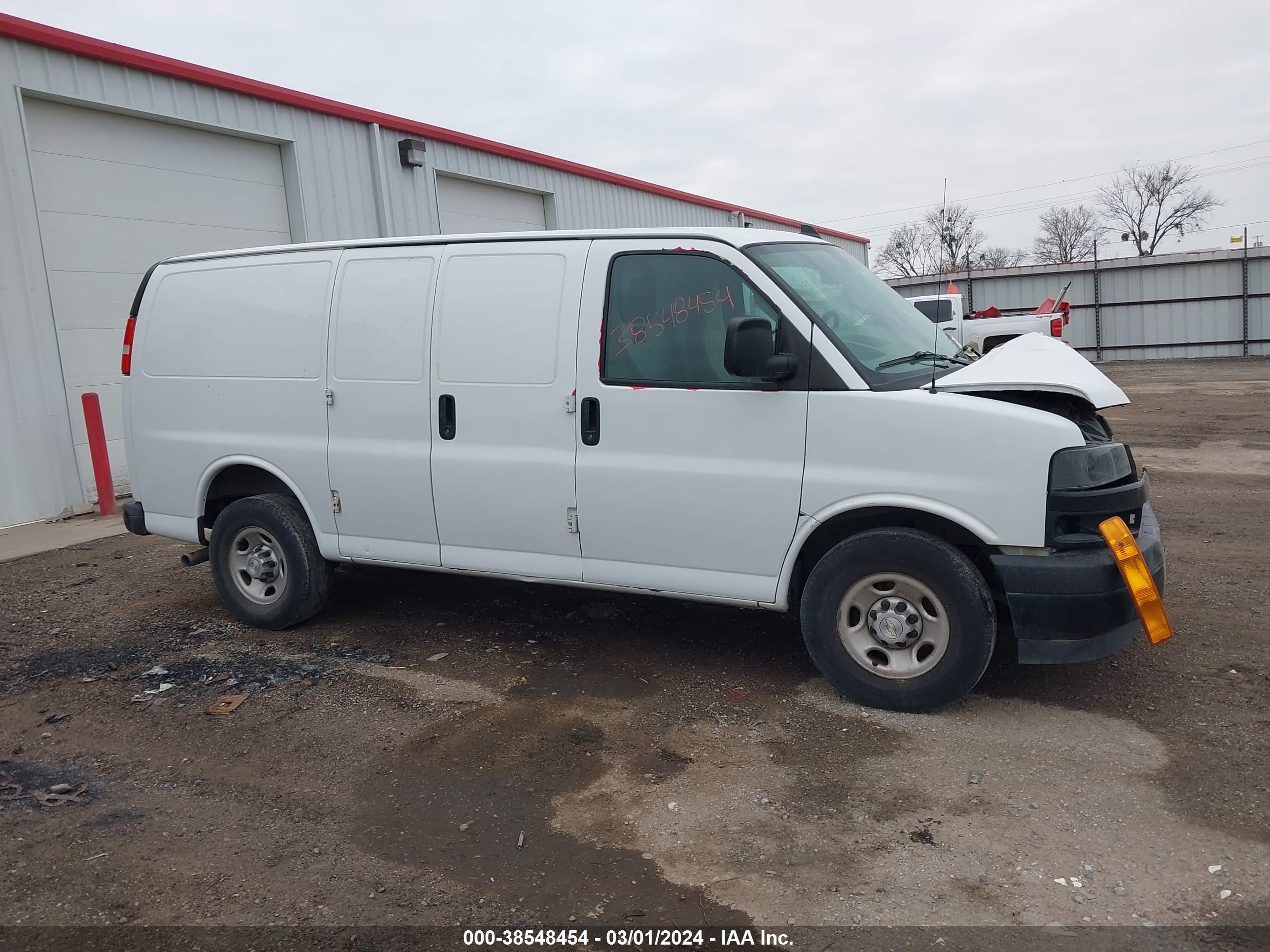 Photo 12 VIN: 1GCWGAFP7J1180198 - CHEVROLET EXPRESS 