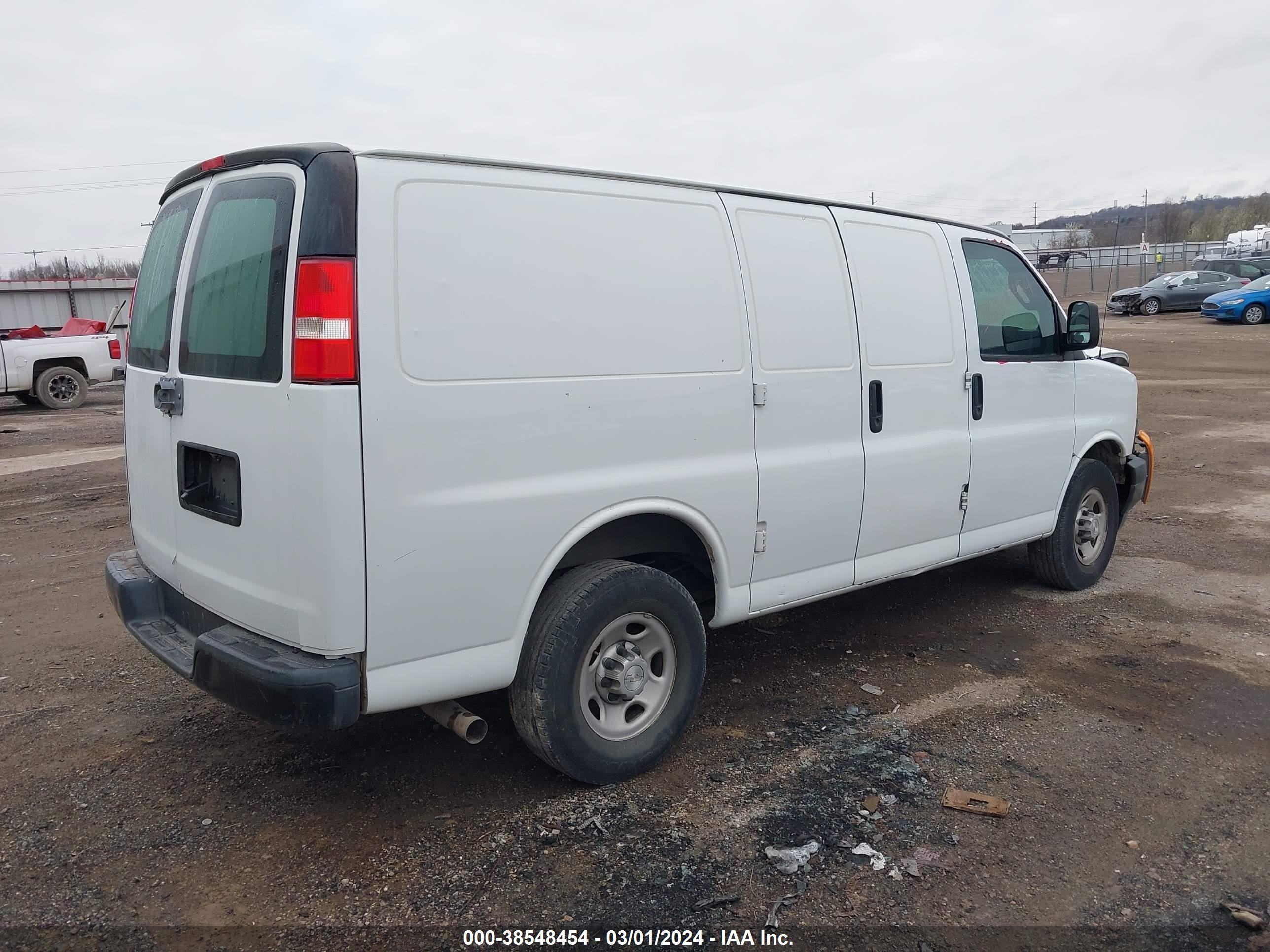 Photo 3 VIN: 1GCWGAFP7J1180198 - CHEVROLET EXPRESS 