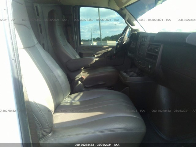 Photo 4 VIN: 1GCWGAFP7J1330732 - CHEVROLET EXPRESS CARGO VAN 