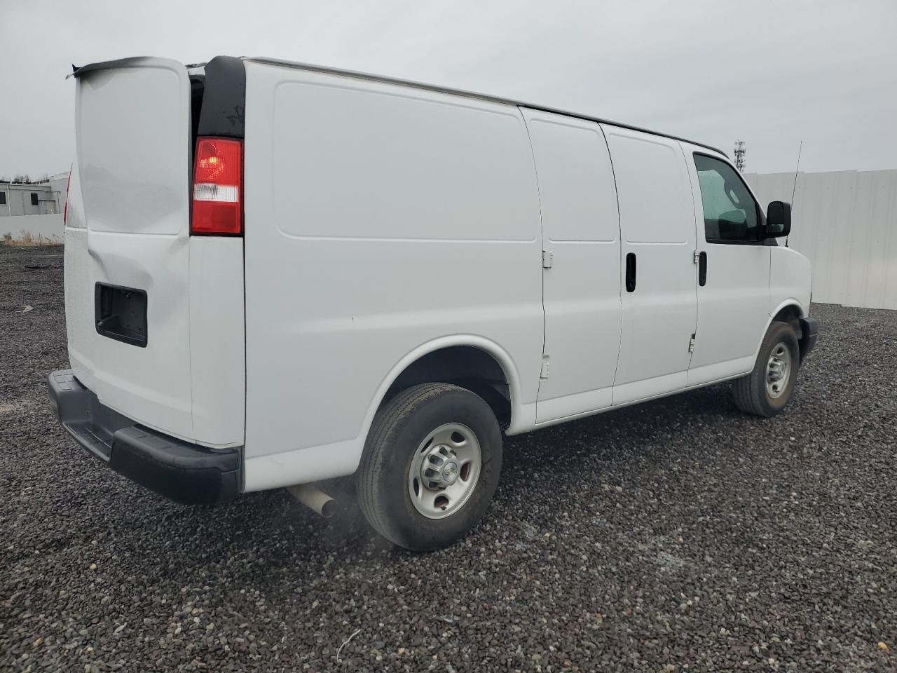 Photo 2 VIN: 1GCWGAFP7M1211339 - CHEVROLET EXPRESS 