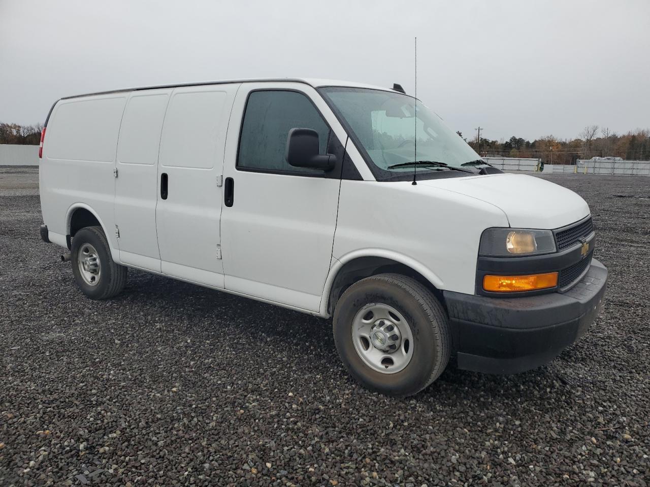 Photo 3 VIN: 1GCWGAFP7M1211339 - CHEVROLET EXPRESS 