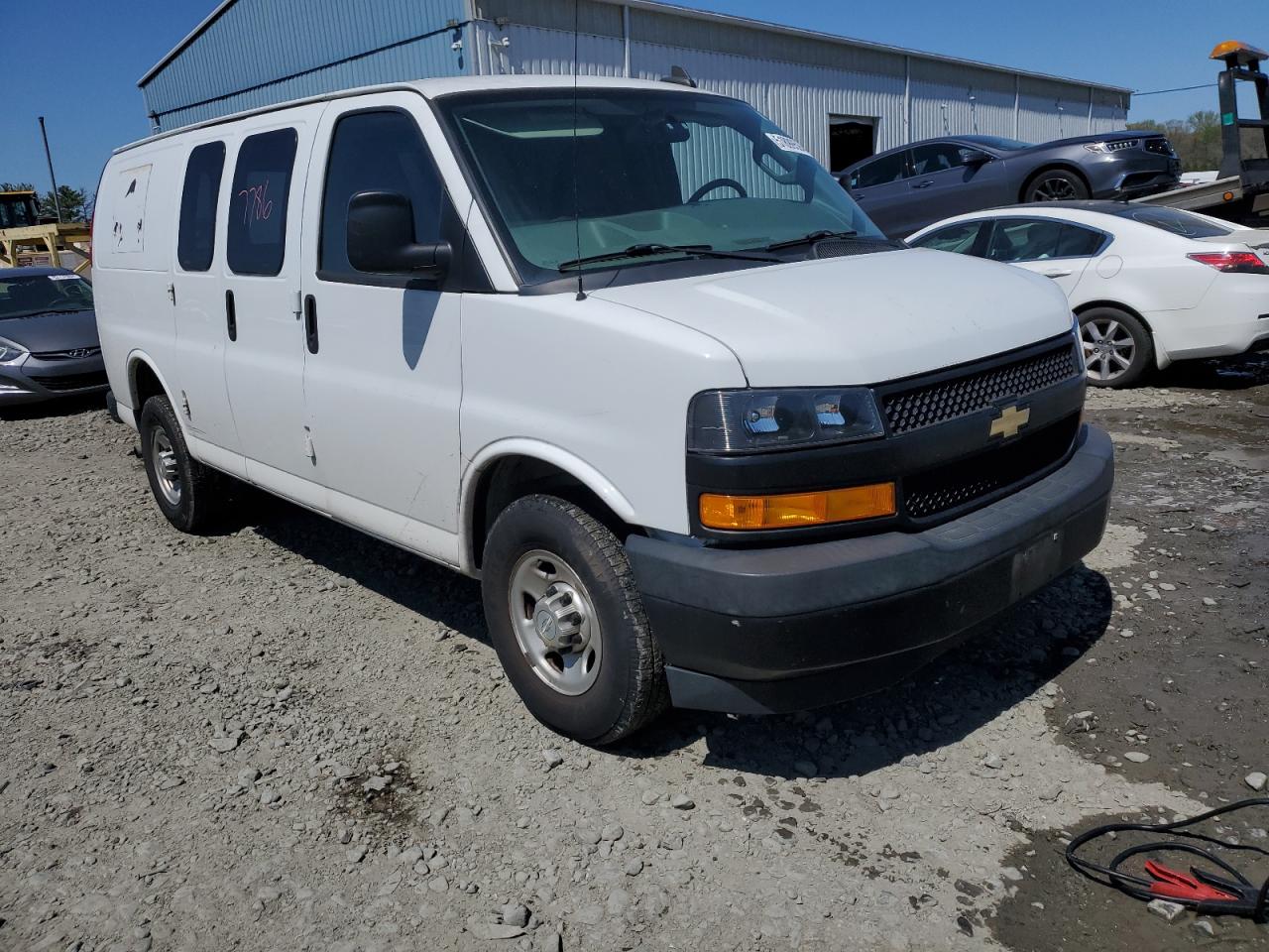 Photo 3 VIN: 1GCWGAFP8J1254311 - CHEVROLET EXPRESS 