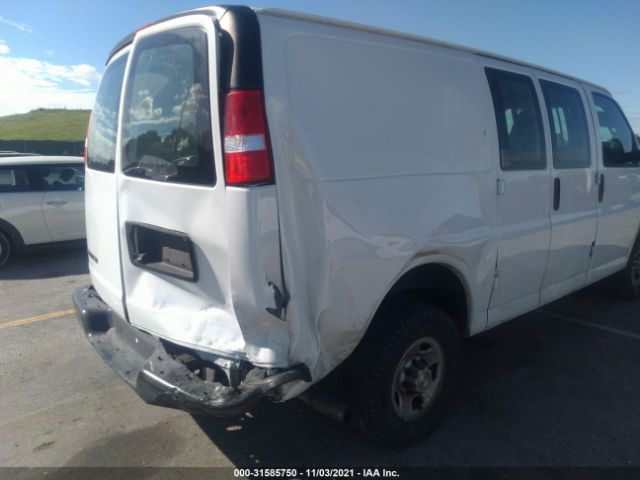 Photo 5 VIN: 1GCWGAFP8J1339830 - CHEVROLET EXPRESS CARGO VAN 