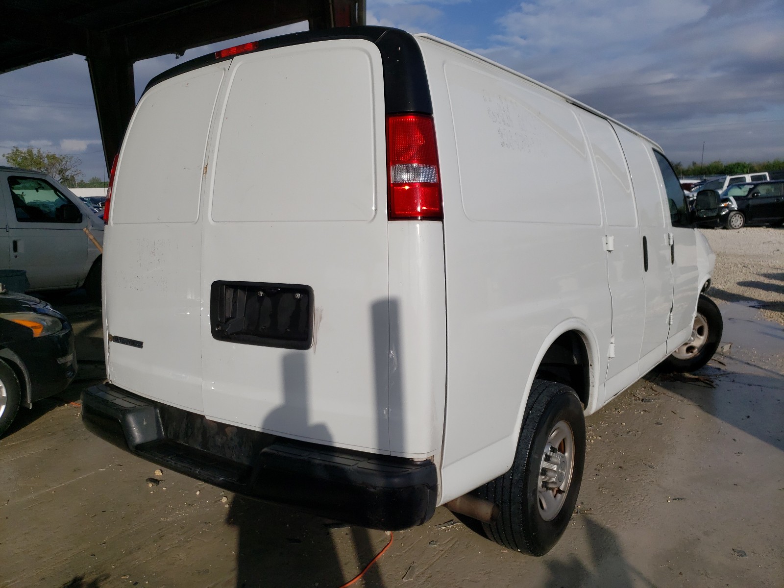 Photo 3 VIN: 1GCWGAFP8K1317618 - CHEVROLET EXPRESS G2 