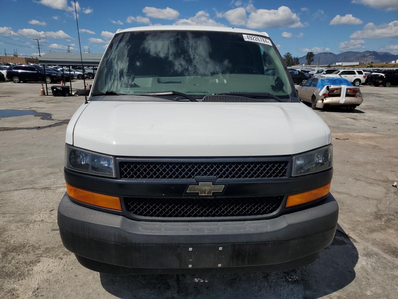 Photo 4 VIN: 1GCWGAFP9J1229613 - CHEVROLET EXPRESS 