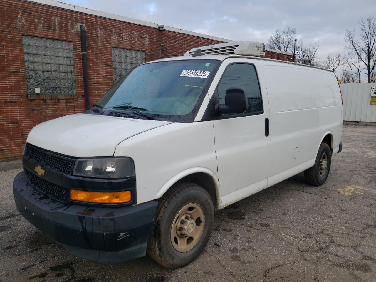 Photo 1 VIN: 1GCWGAFP9J1230681 - CHEVROLET EXPRESS 