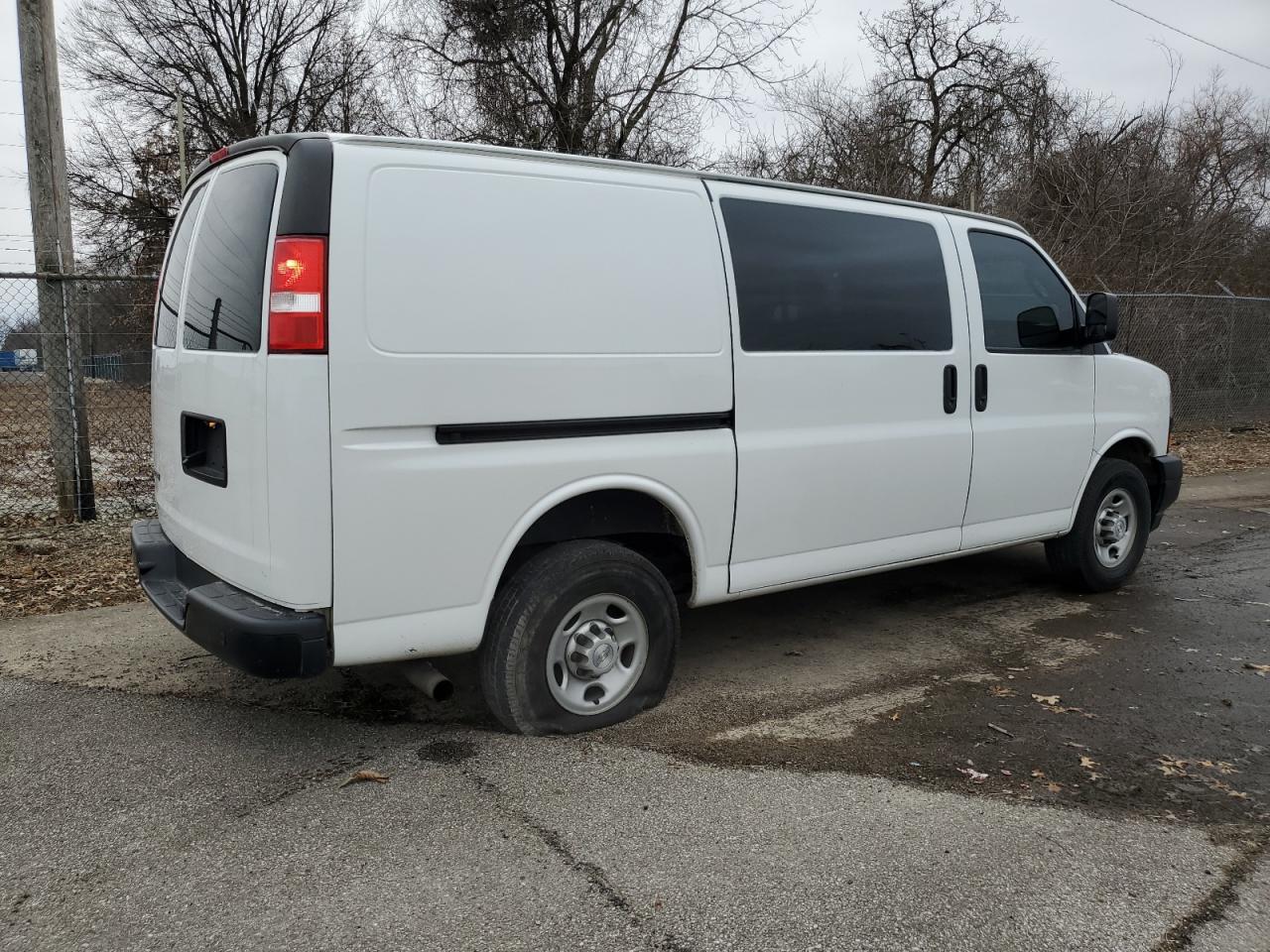 Photo 2 VIN: 1GCWGAFP9K1330507 - CHEVROLET EXPRESS 