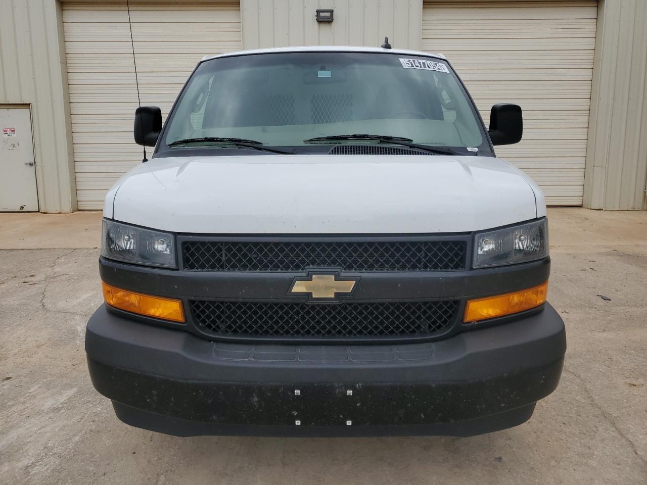 Photo 4 VIN: 1GCWGAFPXJ1334225 - CHEVROLET EXPRESS 