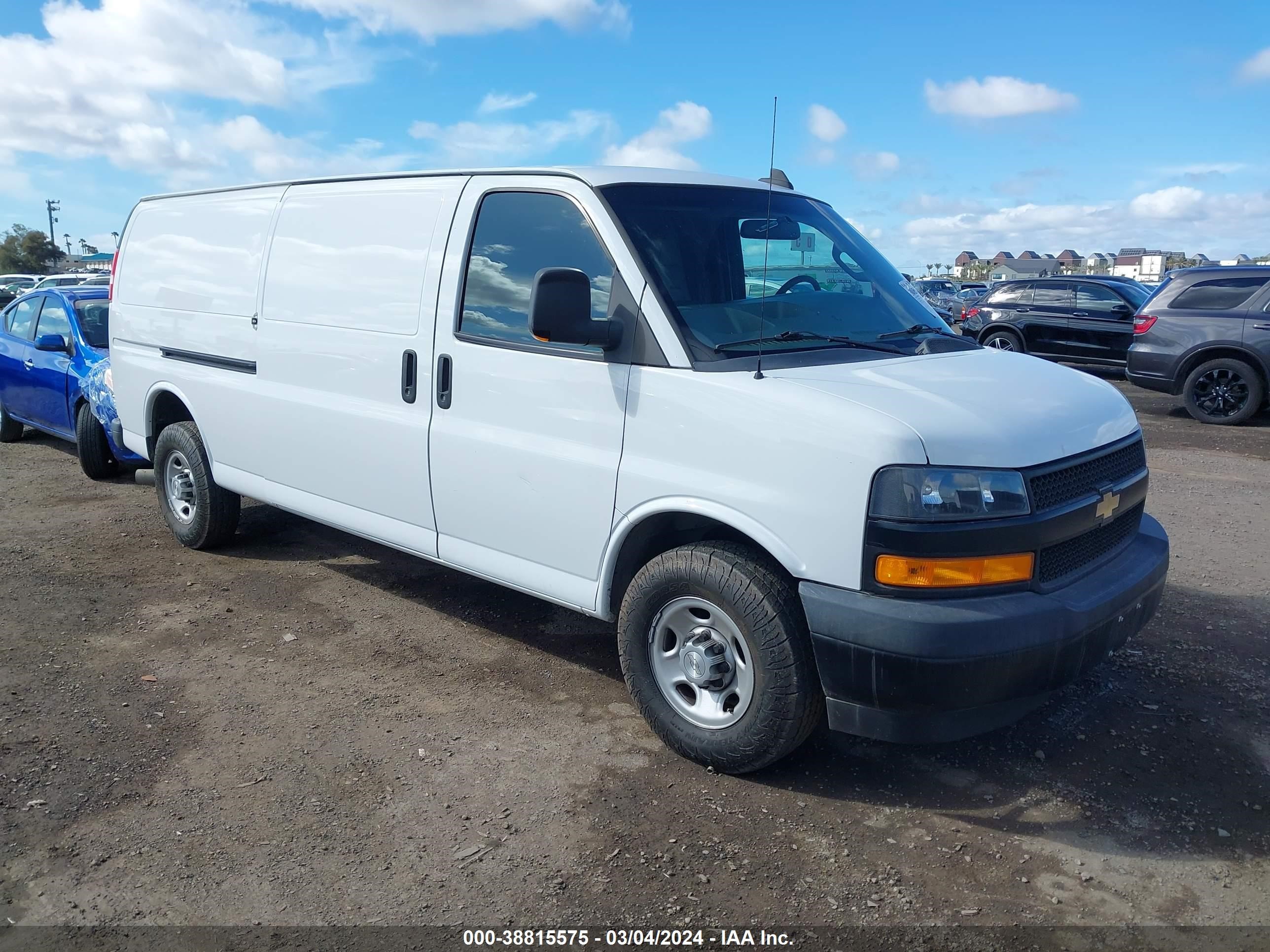 Photo 0 VIN: 1GCWGBF19J1201540 - CHEVROLET EXPRESS 