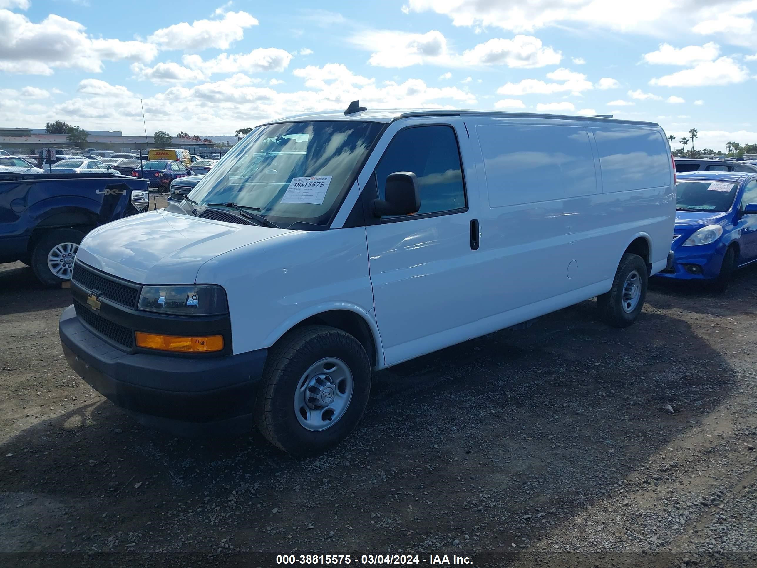 Photo 1 VIN: 1GCWGBF19J1201540 - CHEVROLET EXPRESS 