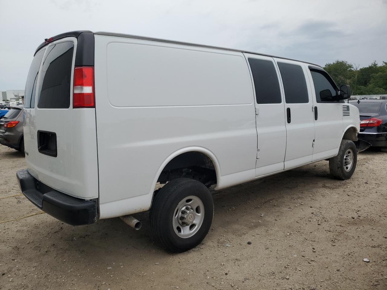 Photo 2 VIN: 1GCWGBF72M1166607 - CHEVROLET EXPRESS 