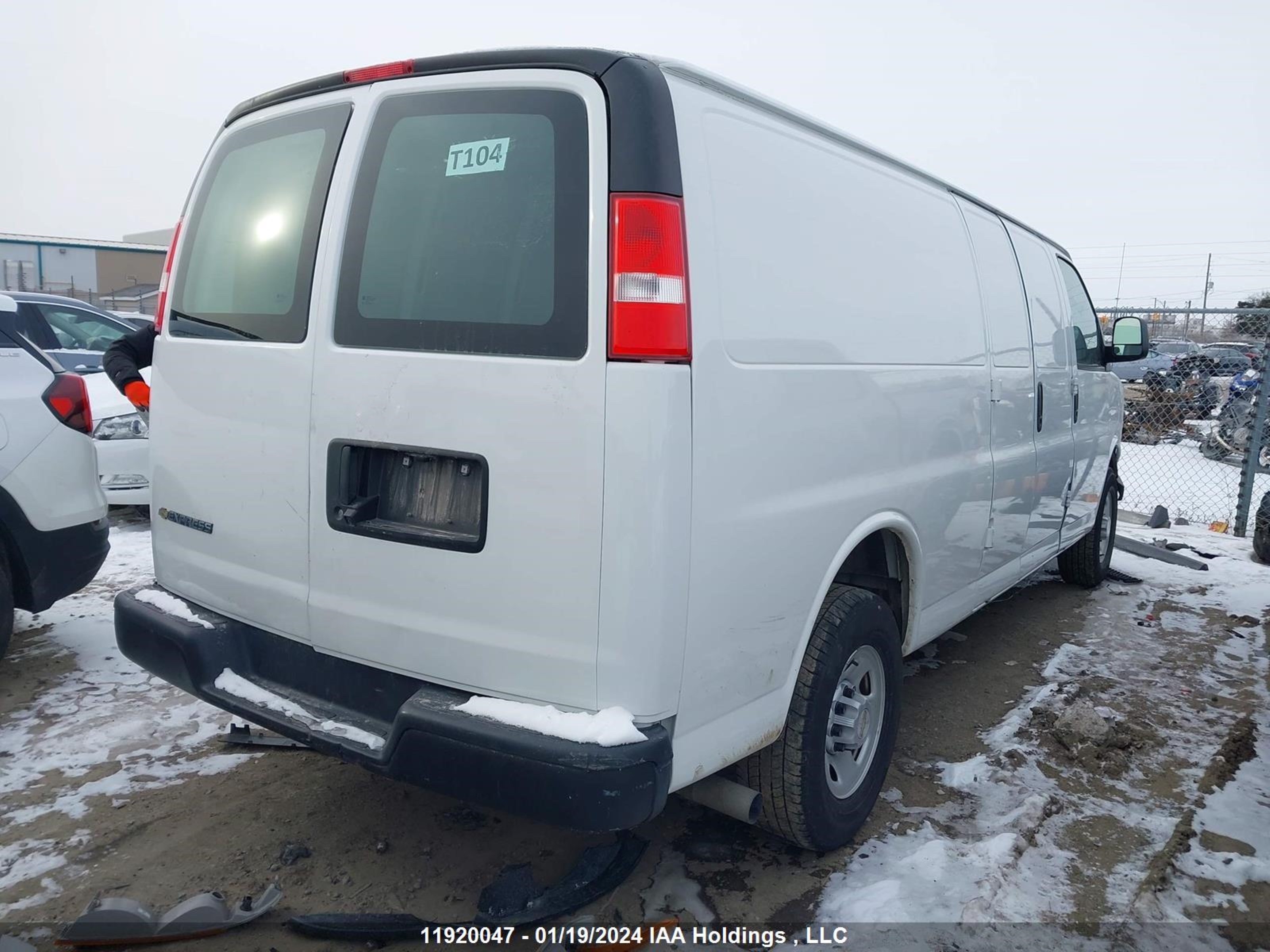 Photo 3 VIN: 1GCWGBF79M1307463 - CHEVROLET EXPRESS 