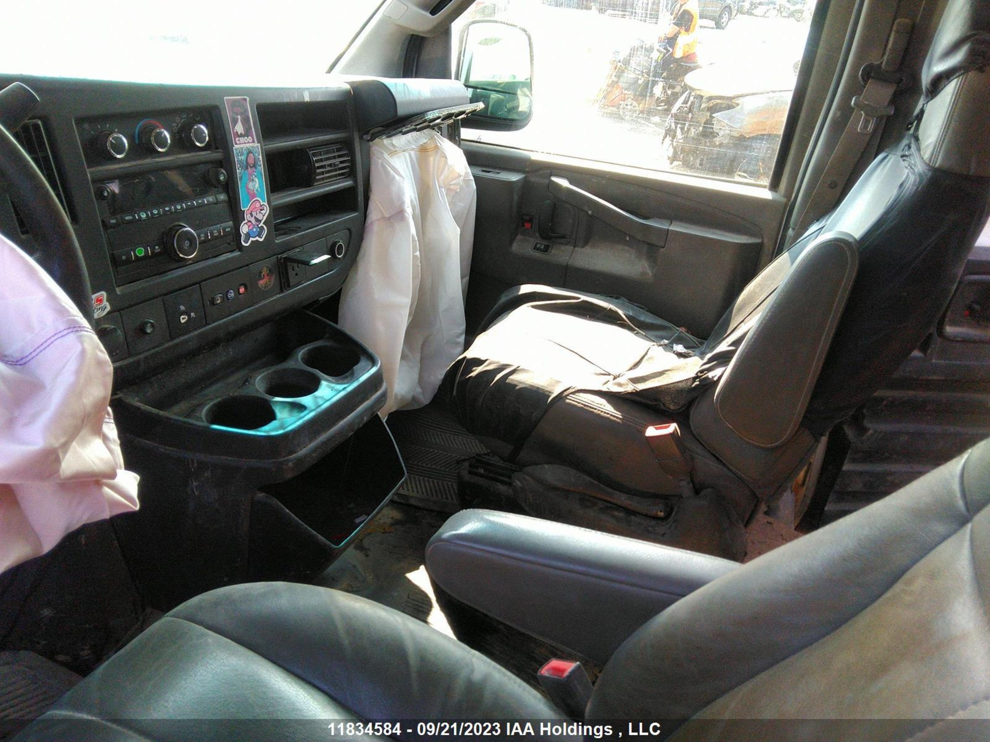 Photo 4 VIN: 1GCWGBFF2G1130315 - CHEVROLET EXPRESS 