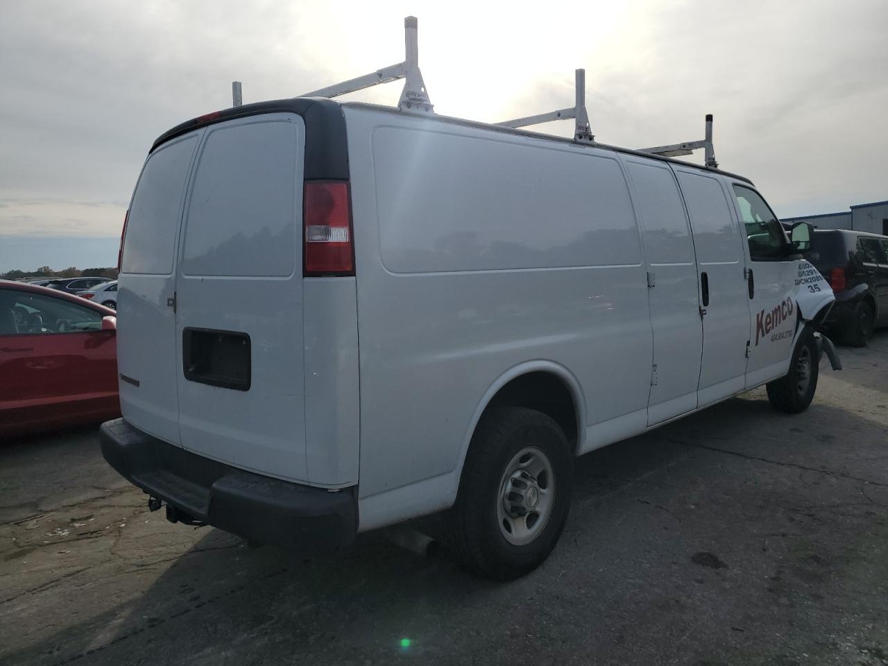 Photo 2 VIN: 1GCWGBFF2H1234997 - CHEVROLET EXPRESS 