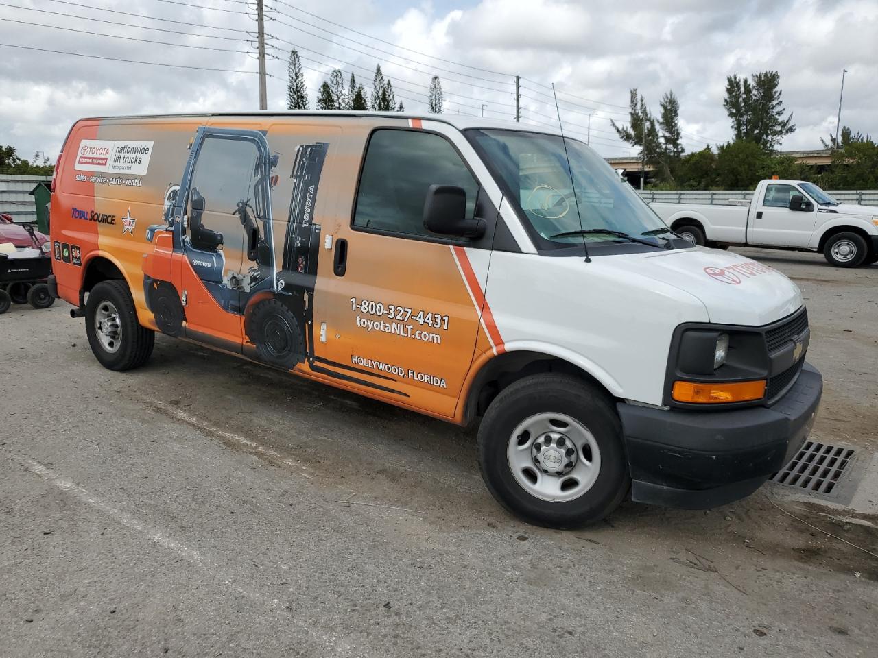 Photo 3 VIN: 1GCWGBFF2H1342360 - CHEVROLET EXPRESS 