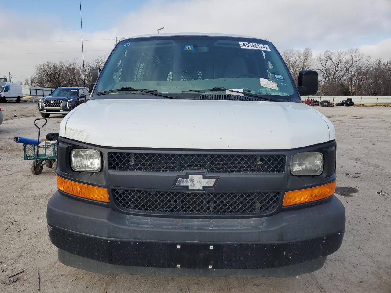 Photo 4 VIN: 1GCWGBFF8H1110247 - CHEVROLET EXPRESS 