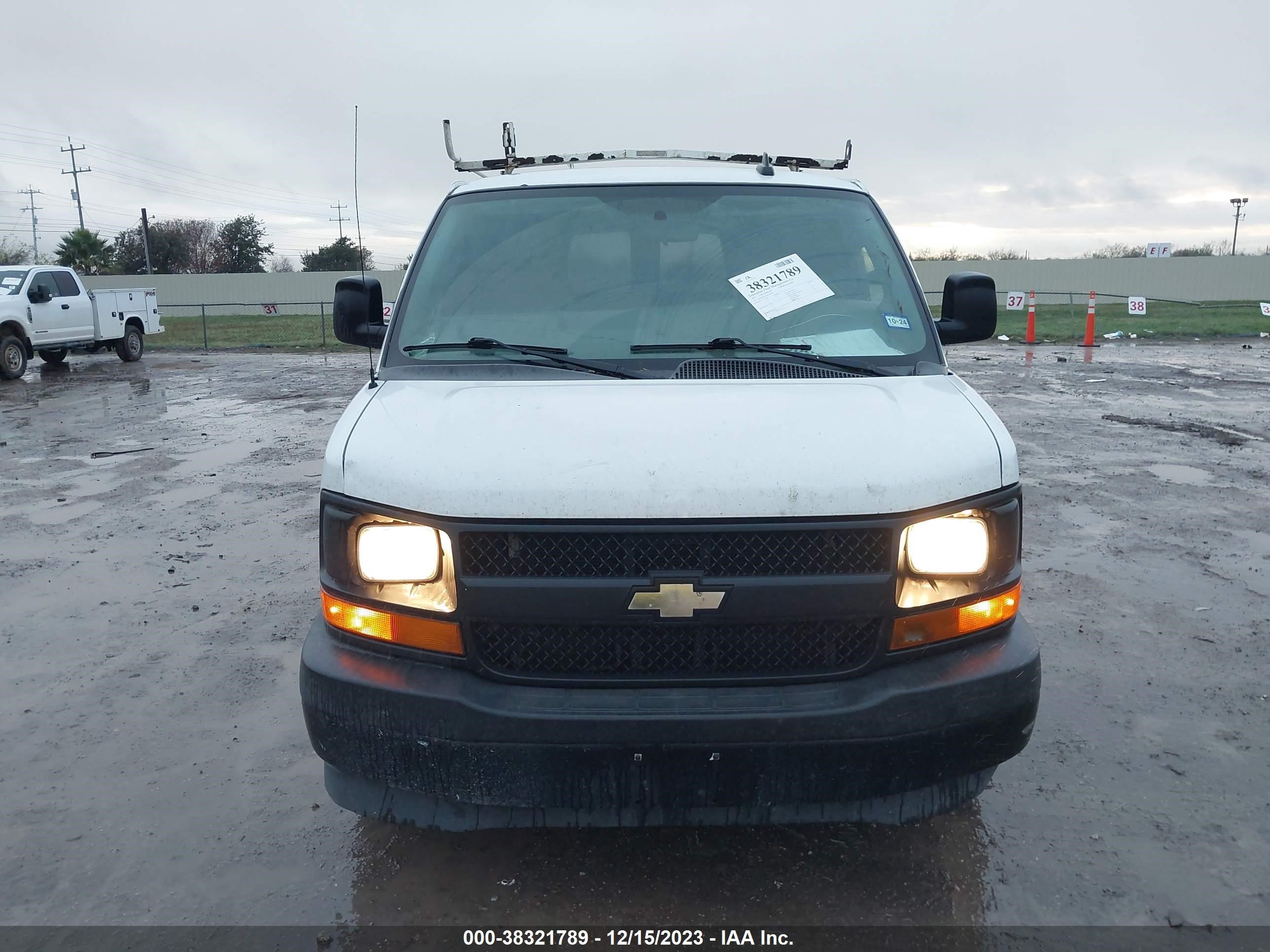 Photo 12 VIN: 1GCWGBFFXH1104949 - CHEVROLET EXPRESS 