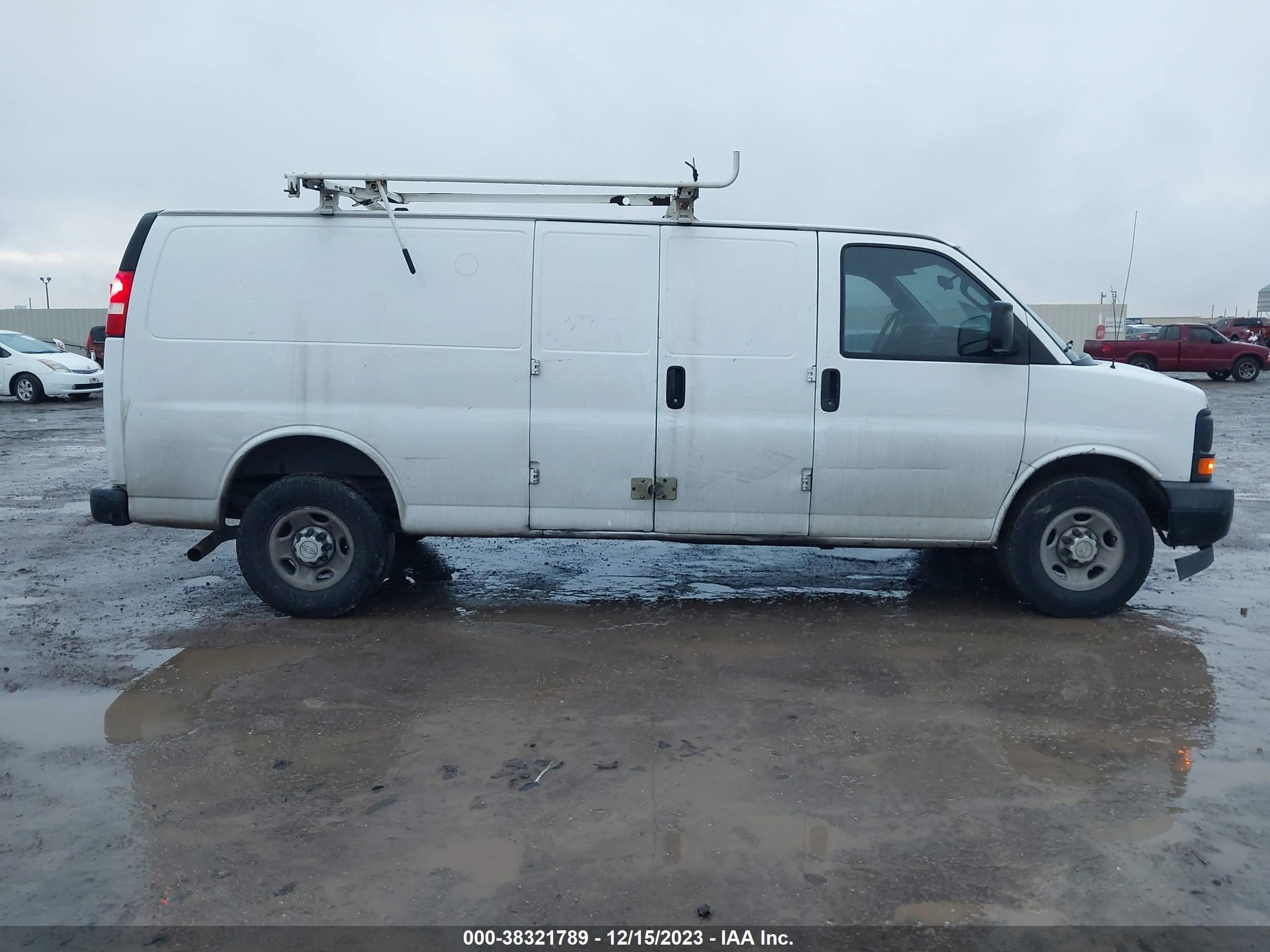 Photo 13 VIN: 1GCWGBFFXH1104949 - CHEVROLET EXPRESS 