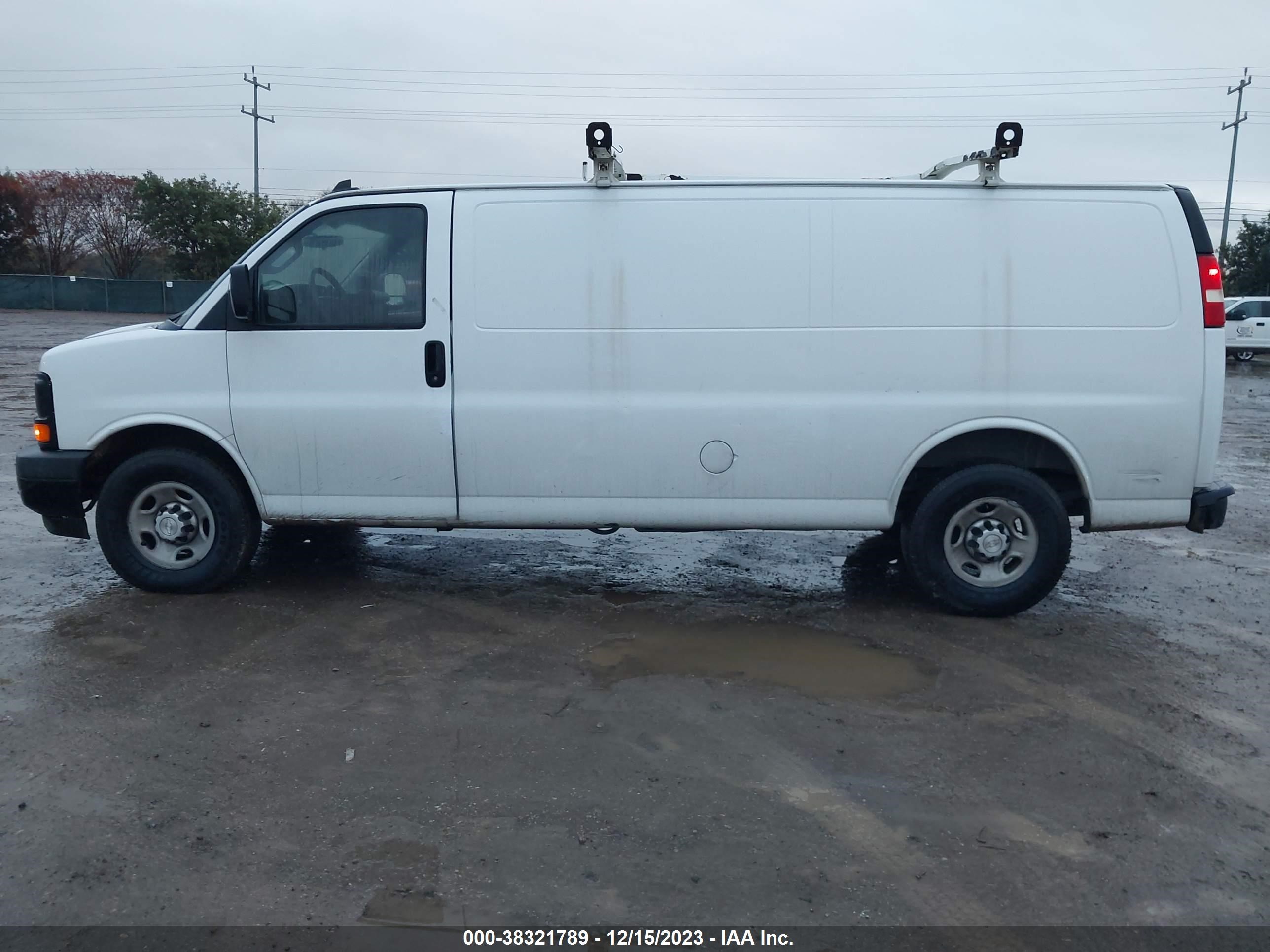 Photo 14 VIN: 1GCWGBFFXH1104949 - CHEVROLET EXPRESS 