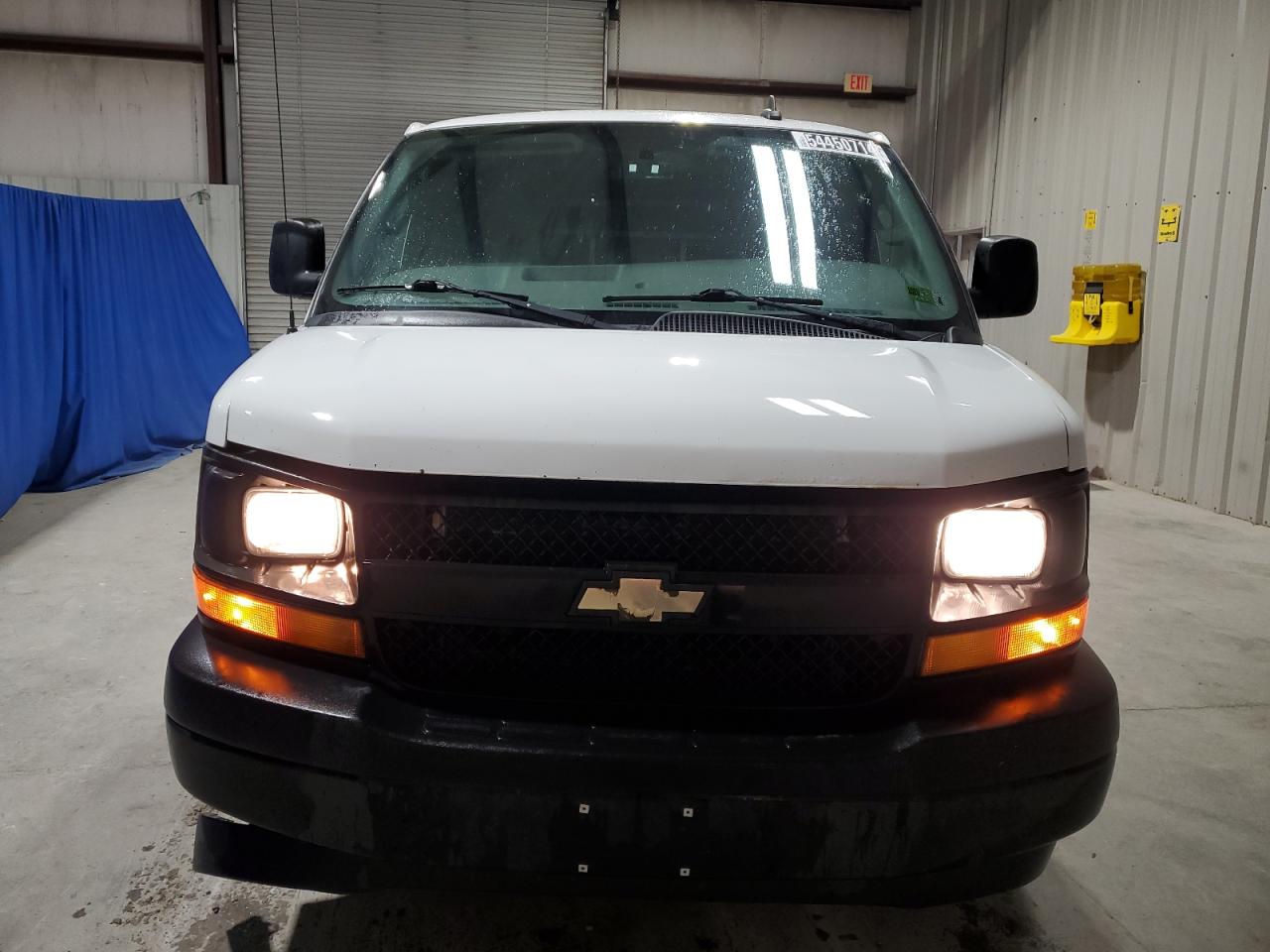 Photo 4 VIN: 1GCWGBFFXH1301569 - CHEVROLET EXPRESS 